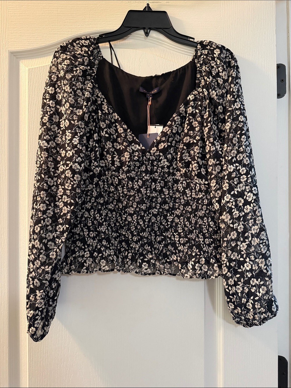 Skies Are Blue Black & White Floral Smocked V-Neck Peasant Blouse